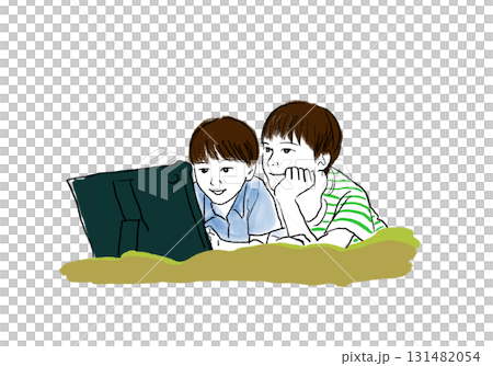寝転がってタブレット鑑賞する子ども 131482054