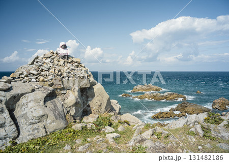 秋晴れの尻屋埼の風景　青森県東通村　9月末　岬の地蔵 131482186