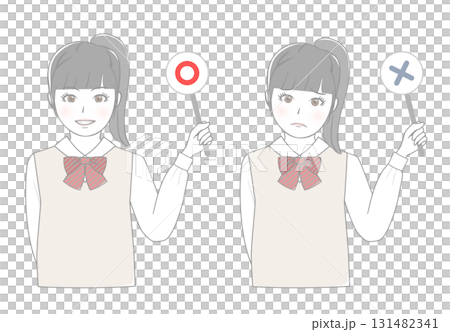 マルとバツのボードを持っている女子生徒 131482341