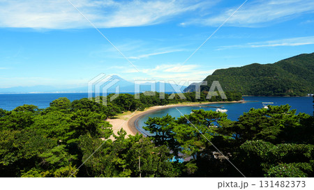 戸田漁港と富士山 131482373