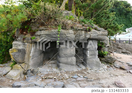 【高岡市　雨晴海岸「義経岩」】 131483333