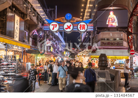《東京都》アメ横商店街・上野の賑わう市場 《東京都》アメ横商店街・上野の賑わう市場 131484567