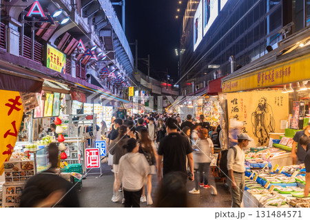 《東京都》アメ横商店街・上野の賑わう市場 《東京都》アメ横商店街・上野の賑わう市場 131484571