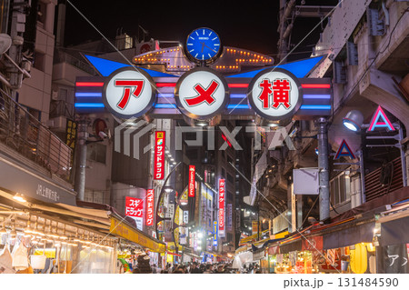 《東京都》アメ横商店街・上野の賑わう市場 《東京都》アメ横商店街・上野の賑わう市場 131484590