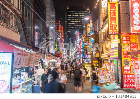 《東京都》上野中通り商店街・上野の賑わう商店街 131484913