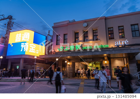 《東京都》上野駅・夜の繁華街 131485094