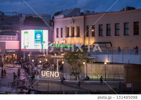 《東京都》上野駅・夜の繁華街 《東京都》上野駅・夜の繁華街 131485098
