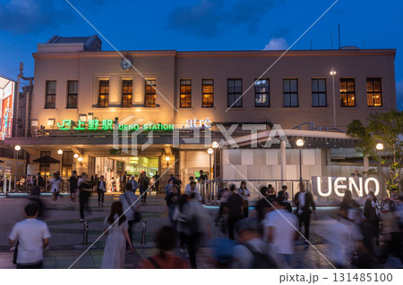 《東京都》上野駅・夜の繁華街 《東京都》上野駅・夜の繁華街 131485100