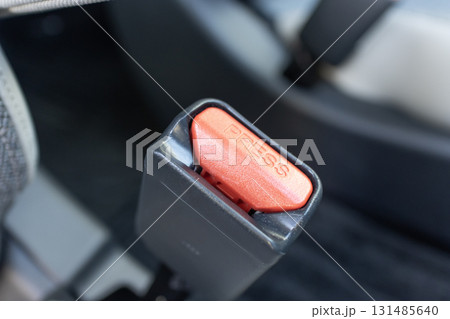 日本車のシートベルトバックル 131485640