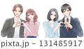 ハートポーズで見つめ合う恋人二組のイラスト 131485917