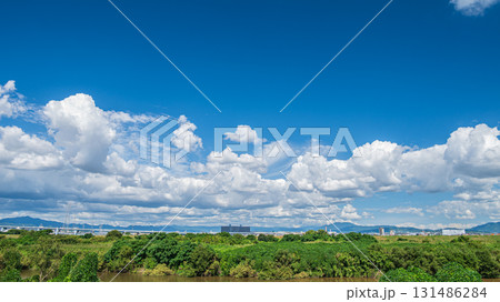 秋の空に浮かぶわた雲 京都府久世郡久御山町 秋の空に浮かぶわた雲 京都府久世郡久御山町 131486284