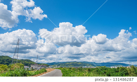 京奈和自転車道上から見上げた秋の空 京都府八幡市 京奈和自転車道上から見上げた秋の空 京都府八幡市 131486287