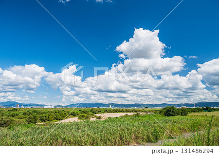 秋の空に浮かぶ雲 京都府久世郡久御山町 秋の空に浮かぶ雲 京都府久世郡久御山町 131486294