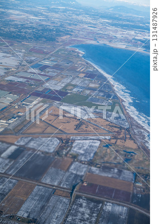 カナダバンクーバーの上空を飛ぶ飛行機からの景色 カナダバンクーバーの上空を飛ぶ飛行機からの景色 131487926