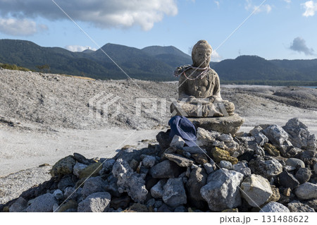 秋の夕方の宇曾利山湖　恐山 131488622
