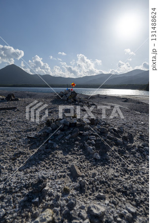 秋の夕方の宇曾利山湖　恐山 131488624