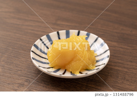 栗きんとん。日本の伝統的な料理。 131488796