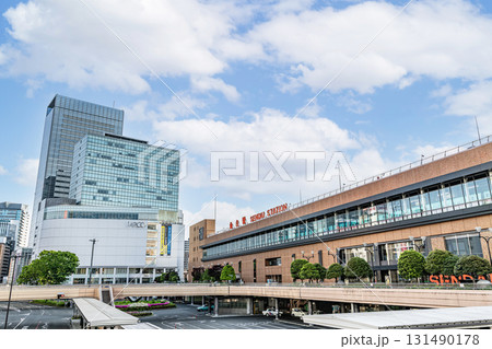 宮城県仙台市　JR仙台駅西口（ぺデストリアンデッキ）と周辺の街並み 131490178