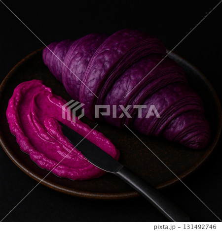 紫クロワッサンとドラゴンフルーツクリーム 紫クロワッサンとドラゴンフルーツクリーム 131492746