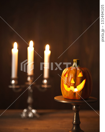 ハロウィンイメージ オバケカボチャとキャンドル ハロウィンイメージ オバケカボチャとキャンドル 131494105