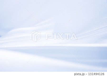 デコボコとした雪模様 131494126