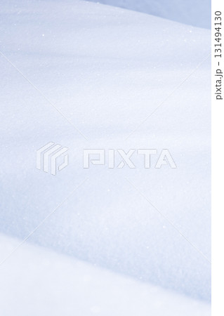 デコボコとした雪模様 131494130