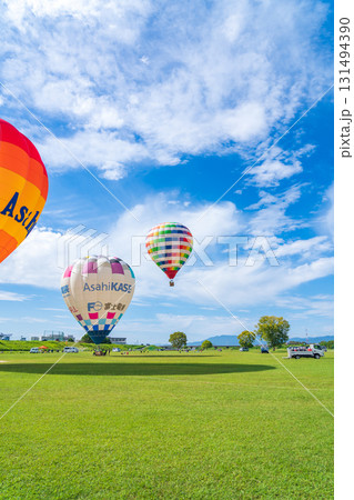 鈴鹿スカイフェスタ、ふんわりと浮かぶ熱気球〈三重県鈴鹿市〉 鈴鹿スカイフェスタ、ふんわりと浮かぶ熱気球〈三重県鈴鹿市〉 131494390