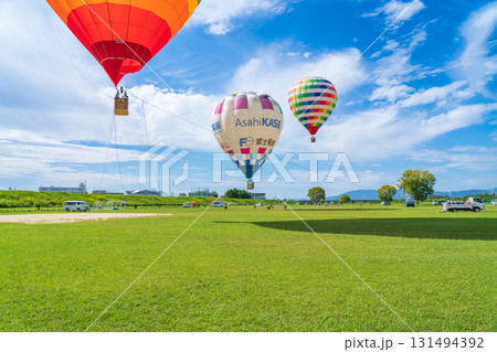 鈴鹿スカイフェスタ、ふんわりと浮かぶ熱気球〈三重県鈴鹿市〉 鈴鹿スカイフェスタ、ふんわりと浮かぶ熱気球〈三重県鈴鹿市〉 131494392