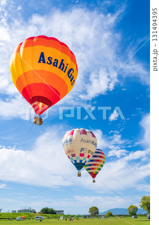 鈴鹿スカイフェスタ、ふんわりと浮かぶ熱気球〈三重県鈴鹿市〉 131494395