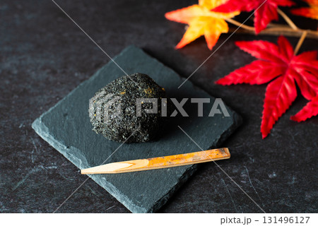 もみじと黒ゴマのおはぎ 131496127
