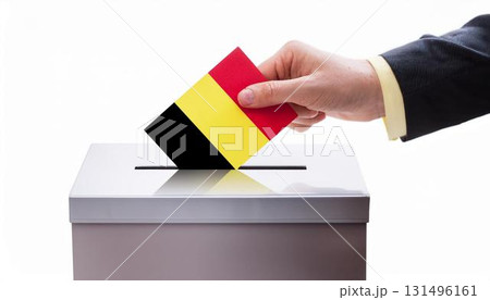 ベルギーの国旗の投票用紙を投票する手と投票箱。選挙。 131496161