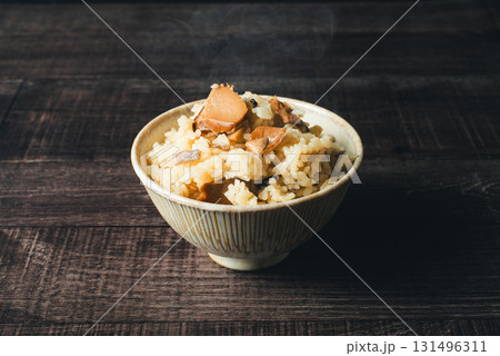 松茸の入った炊き込みご飯 131496311