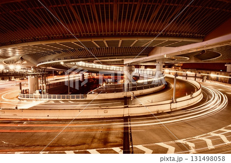 名古屋市、黒川インターチェンジの大蛇のようなループ線の夜景 131498058