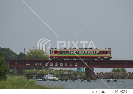丹鉄　由良川橋梁を走るリバイバル列車「みやづ号」8 131498299