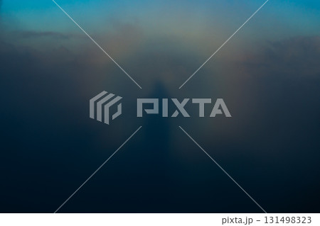 北アルプスの双六岳の御来迎(マジックアワー)ブロッケン現象 光輪(虹色の輪) 北アルプスの双六岳の御来迎(マジックアワー)ブロッケン現象 光輪(虹色の輪) 131498323