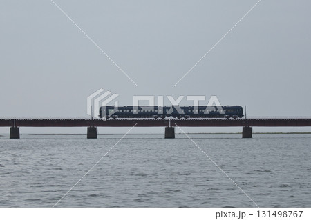 丹鉄　由良川橋梁を走るKTR8000形 特急「まいづる」1 131498767