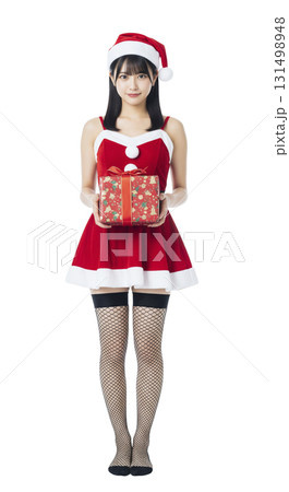 サンタクロースのコスプレをした女性 131498948