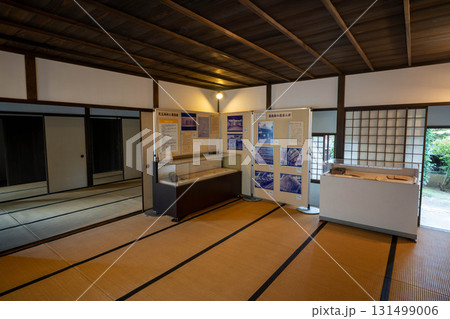 岩槻藩遷喬館の内部と歴史を解説する展示 131499006