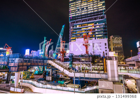 日本の東京都市景観10月2日。クローラークレーンやパイルドライバーなどの巨大重機がズラリ…=渋谷 日本の東京都市景観10月2日。クローラークレーンやパイルドライバーなどの巨大重機がズラリ…=渋谷 131499368