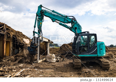 古民家解体工事　重機バックホー 131499614