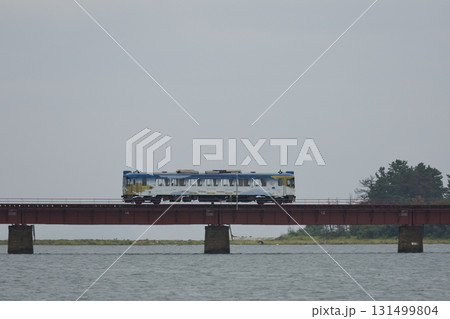 丹鉄　由良川橋梁を走るKTR800形「海の京都トレイン」4 131499804