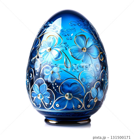 ガラスのイースターエッグの置き物。白背景。 131500171