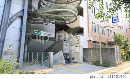 都営地下鉄大江戸線の飯田橋駅C3番出入口 131501452