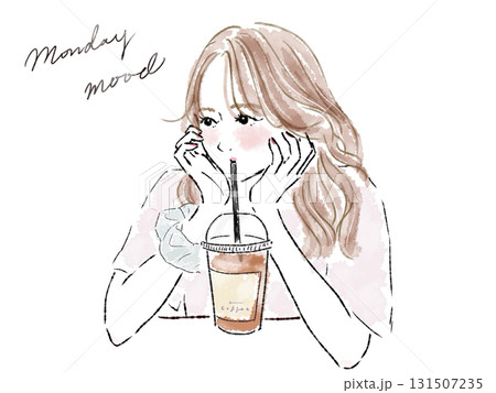 ストローでコーヒーを飲む女性 131507235