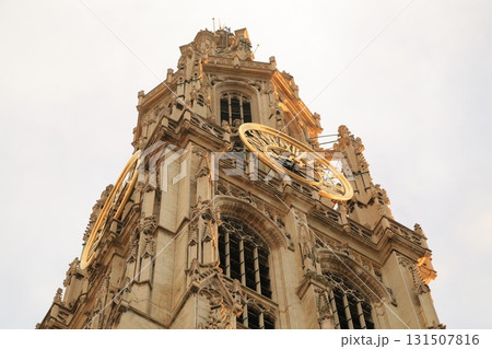 ベルギー　アントワープ　夕日に照らされる聖母大聖堂の鐘楼 131507816