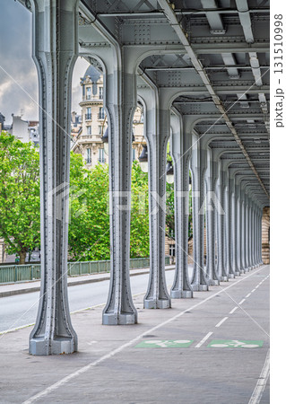 Bir-Hakeim Bridge Perspective 131510998