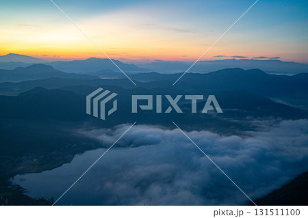 【雲海素材】小熊山からの日の出と雲海【長野県】 131511100