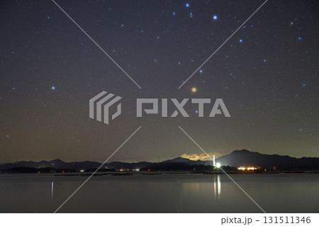 瀬戸内の冬の星景　未明の空に昇るさそり座 131511346