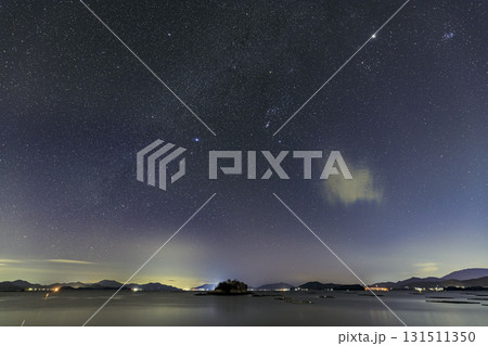瀬戸内の冬の星景色　オリオン座と冬の天の川 131511350