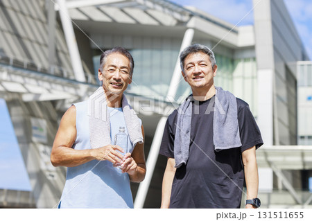 水分補給するシニア男性 131511655